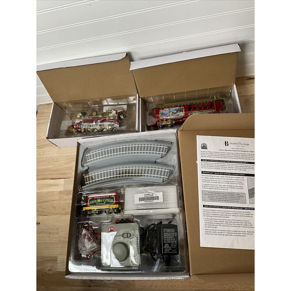 Bradford Exchange Hawthorne Village North Pole Express Track/Engine/Car/Control